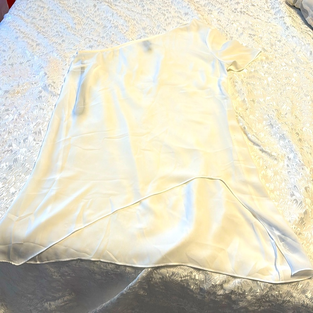 Of shoulder white asymmetric cut blouse
